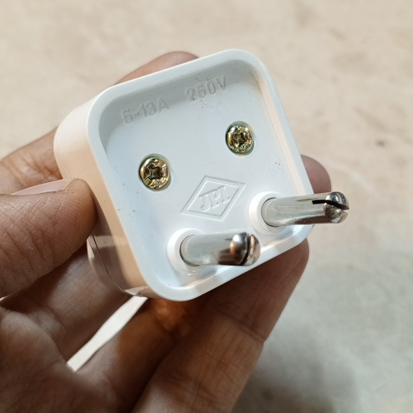 Javed Heavy-Duty Multi 3-Pin Converter Electric Plug Socket Gadget