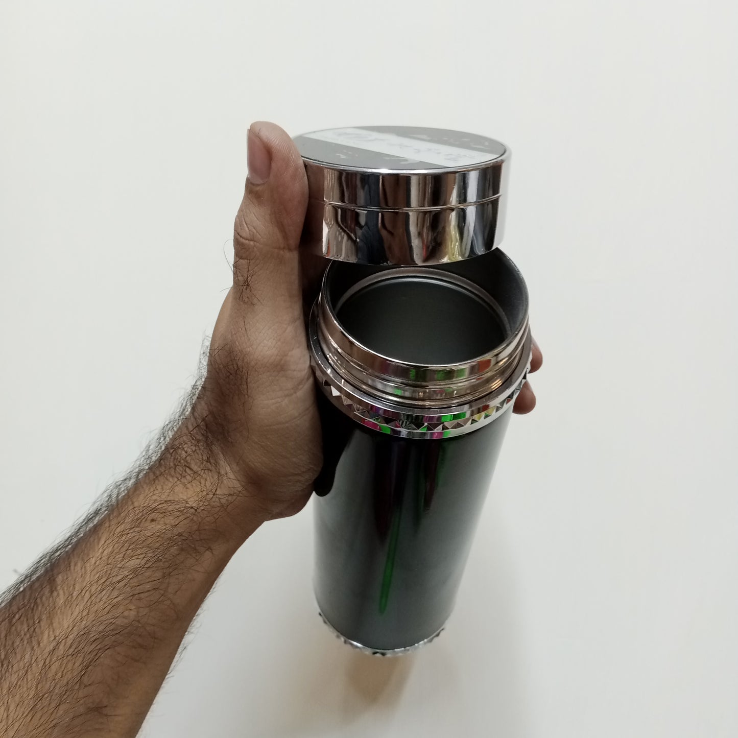 Sports Stainless Steel 600ml Water Bottle Hot & Cool ( Random Colors Will Be Sent )