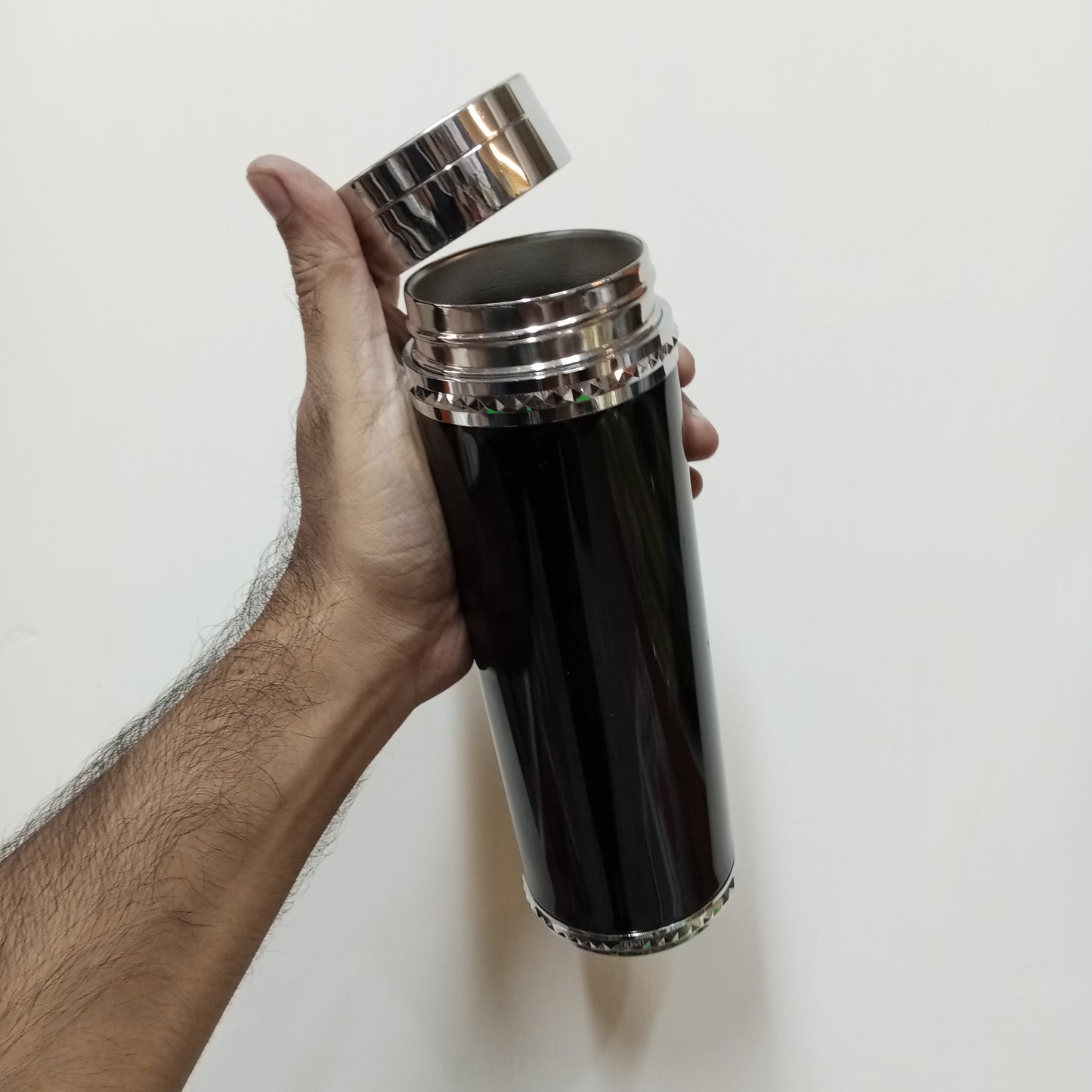 Sports Stainless Steel 600ml Water Bottle Hot & Cool ( Random Colors Will Be Sent )