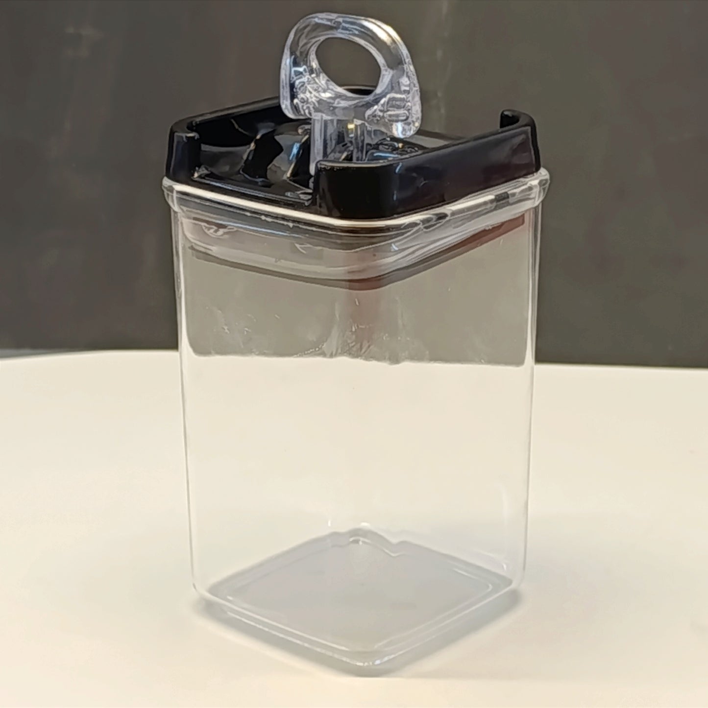 Crystal Airtight 400ml Food Storage Container (Multiple Colours Will be Sent)