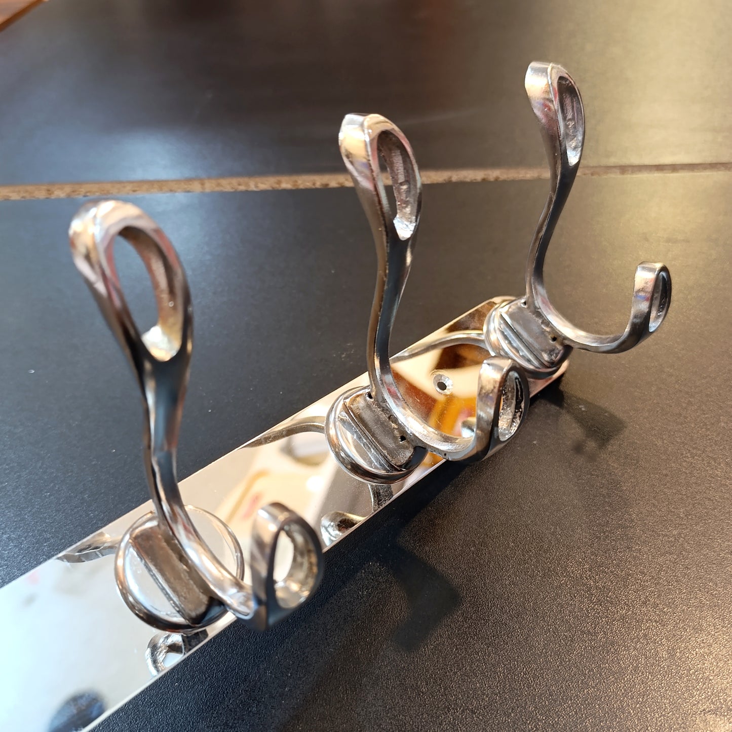 Stainless steel 5-Hook Hanging Silver Wall-Mount Screw Rail Hanger