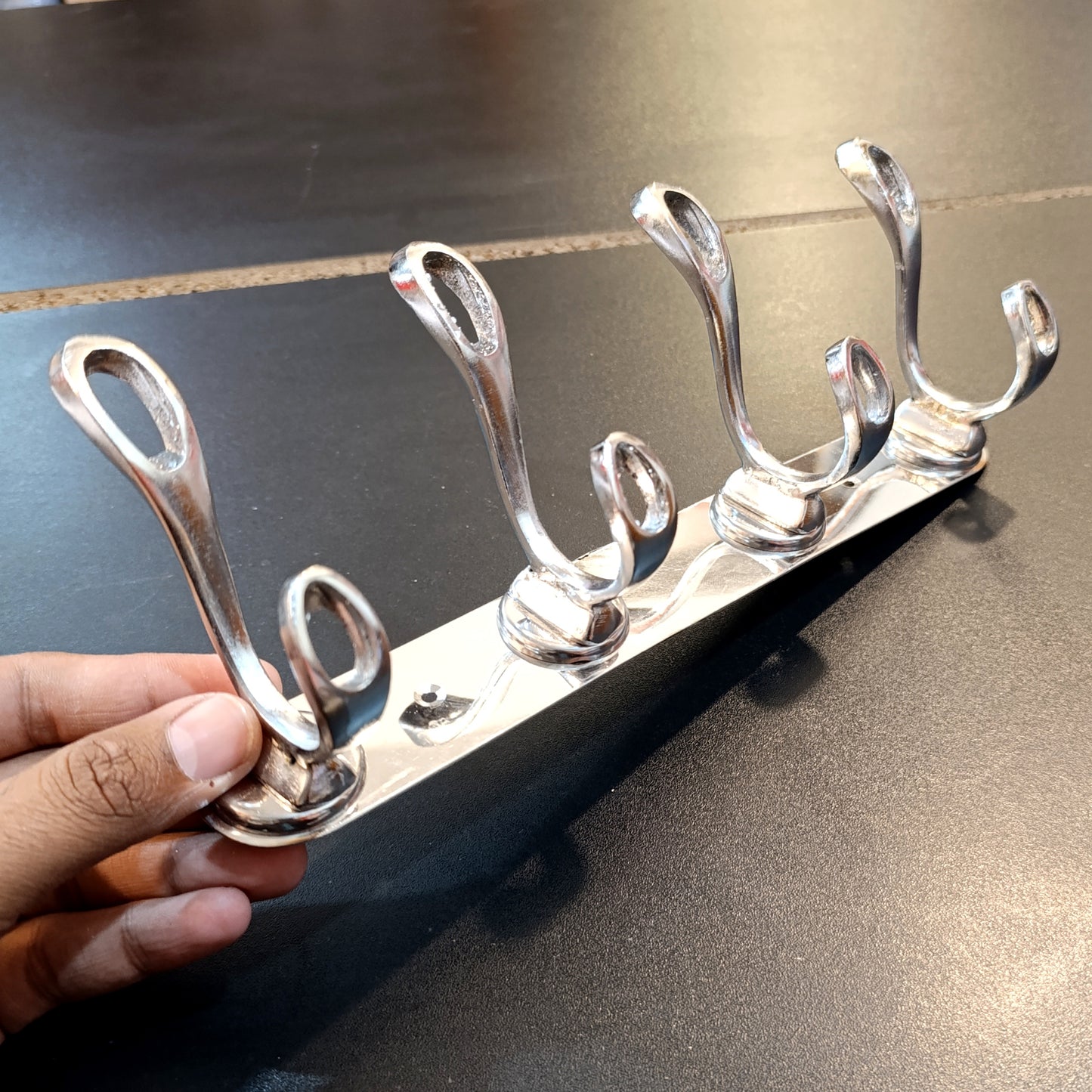 Stainless steel 4-Hook Hanging Silver Wall-Mount Screw Rail Hanger