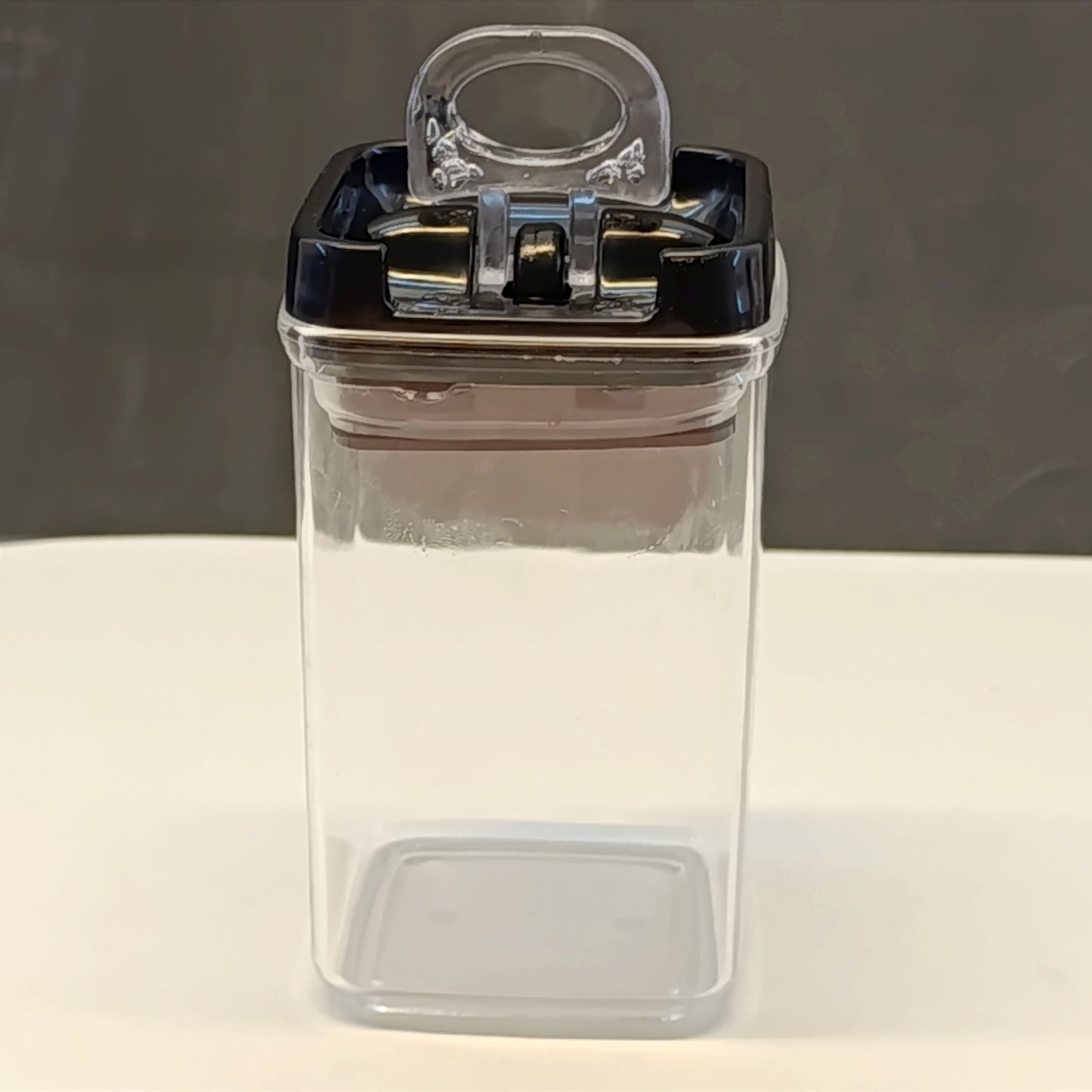 Crystal Airtight 500ml Food Storage Container (Multiple Colours Will be Sent)