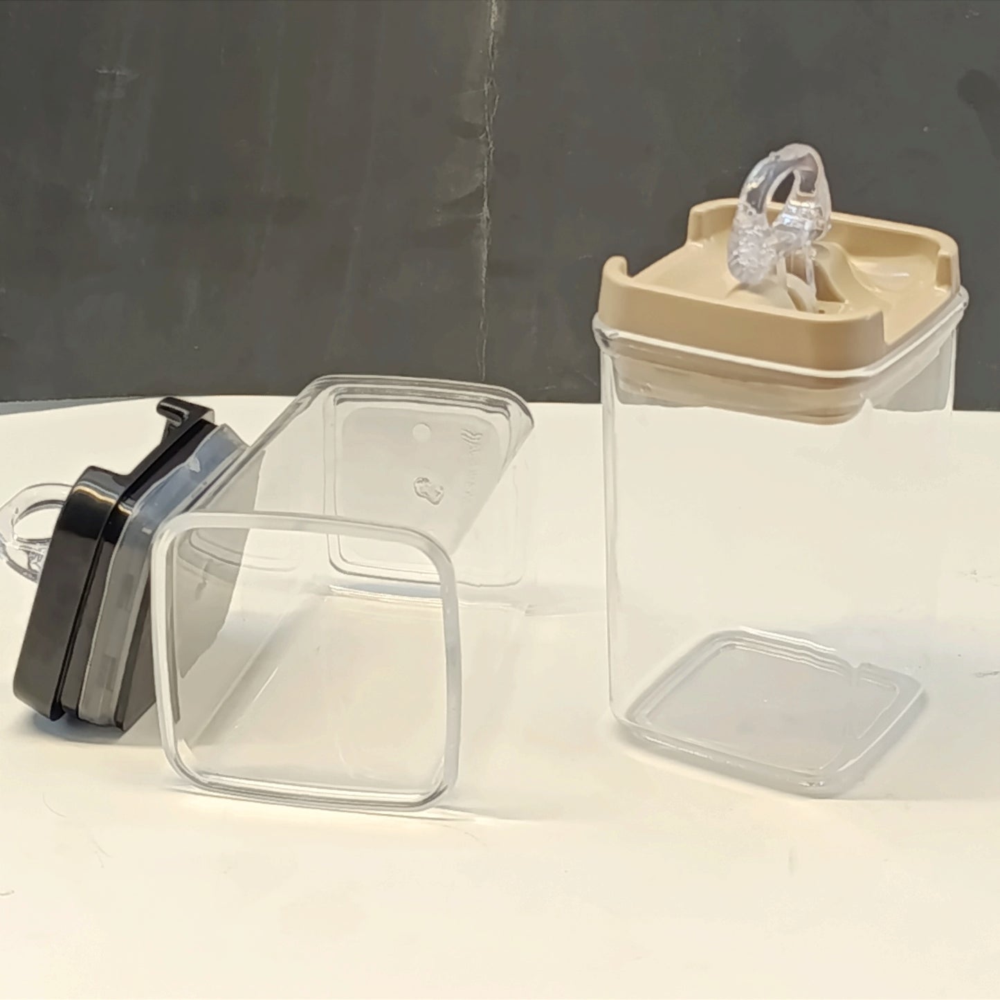 Crystal Airtight 400ml Food Storage Container (Multiple Colours Will be Sent)