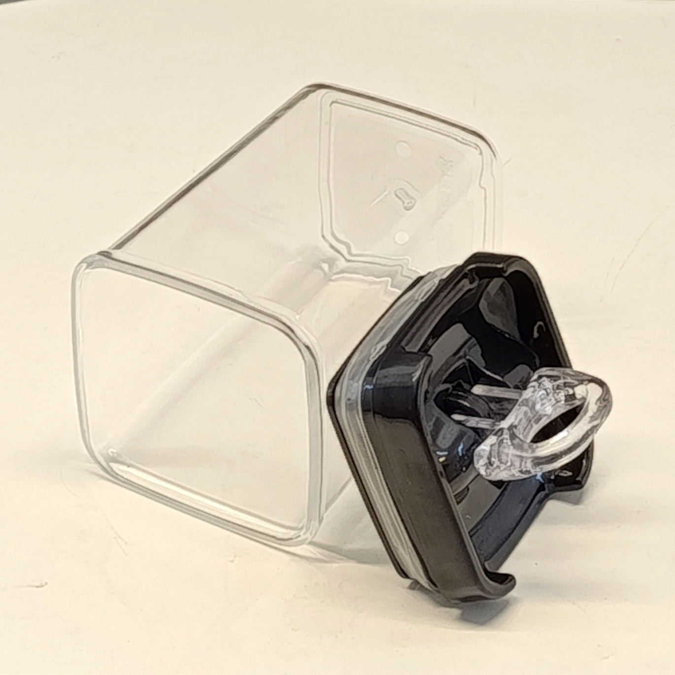 Crystal Airtight 400ml Food Storage Container (Multiple Colours Will be Sent)
