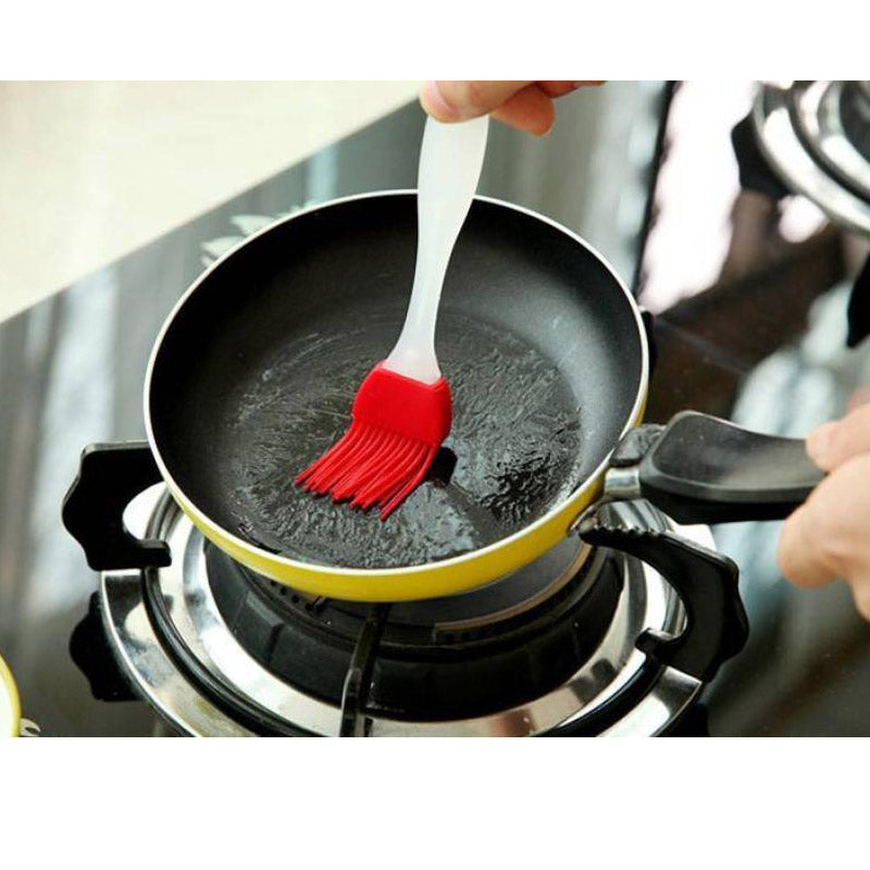 Pack Of 2pcs Silicon Multi-Color Oil Brush & Spatula Set( Random Colors Will Be Sent)