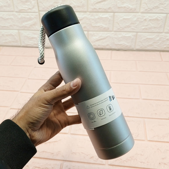 Fashion Stainless Steel 500ml Water Bottle Hot & Cool With Straw( Random Colors Will Be Sent )