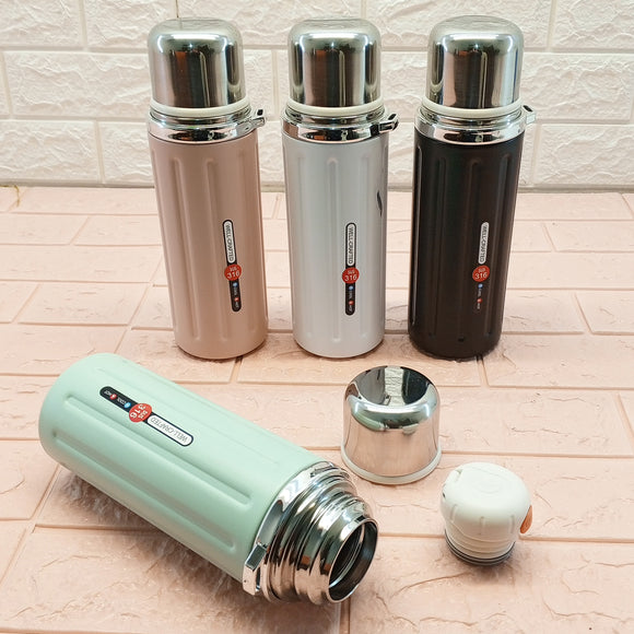 Crafted Stainless Steel 800ml Water Bottle Hot & Cool ( Random Colors Will Be Sent )