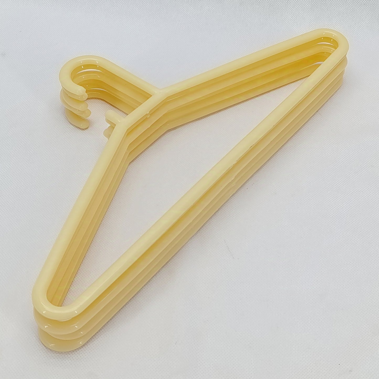 Fashion Pack Of 6pcs Plastic Large Size Cloth Hangers ( Random Colors Will be sent)