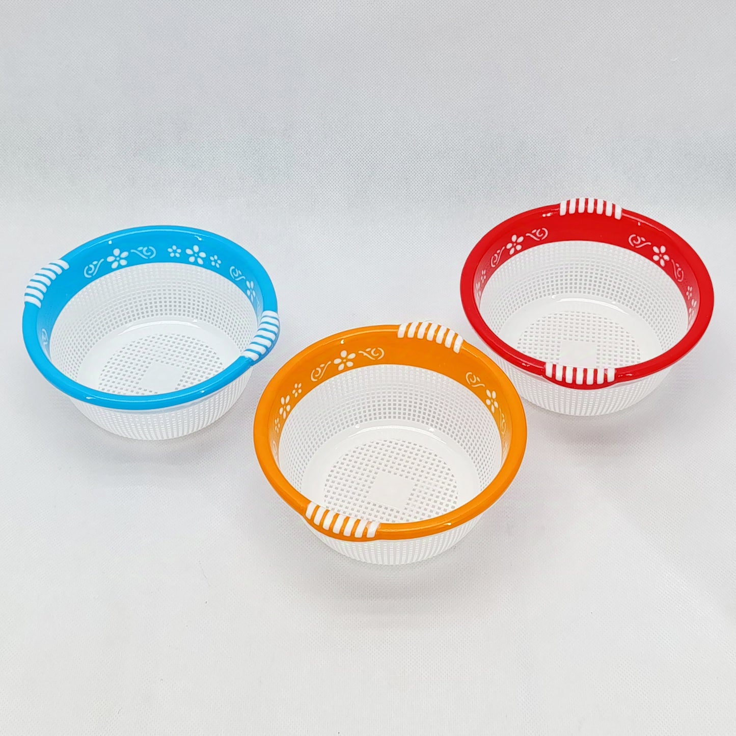 Modern Round Shape Small Size Drain Plastic Basket (Random Colors Will be sent