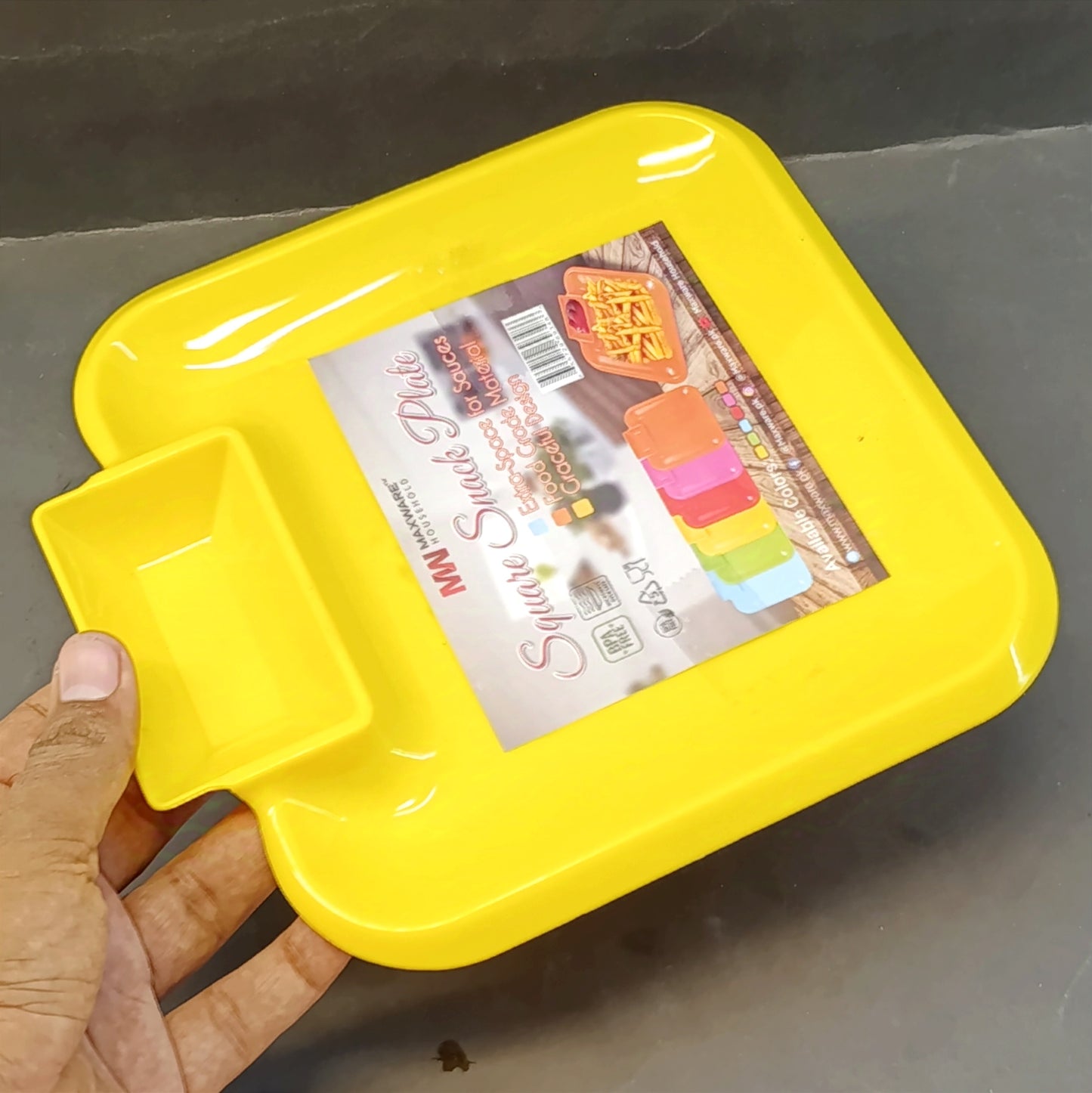 1 pcs Kids' Square Shape Medium-Size Snack Plastic Plates (Multiple Colours Will be Sent)
