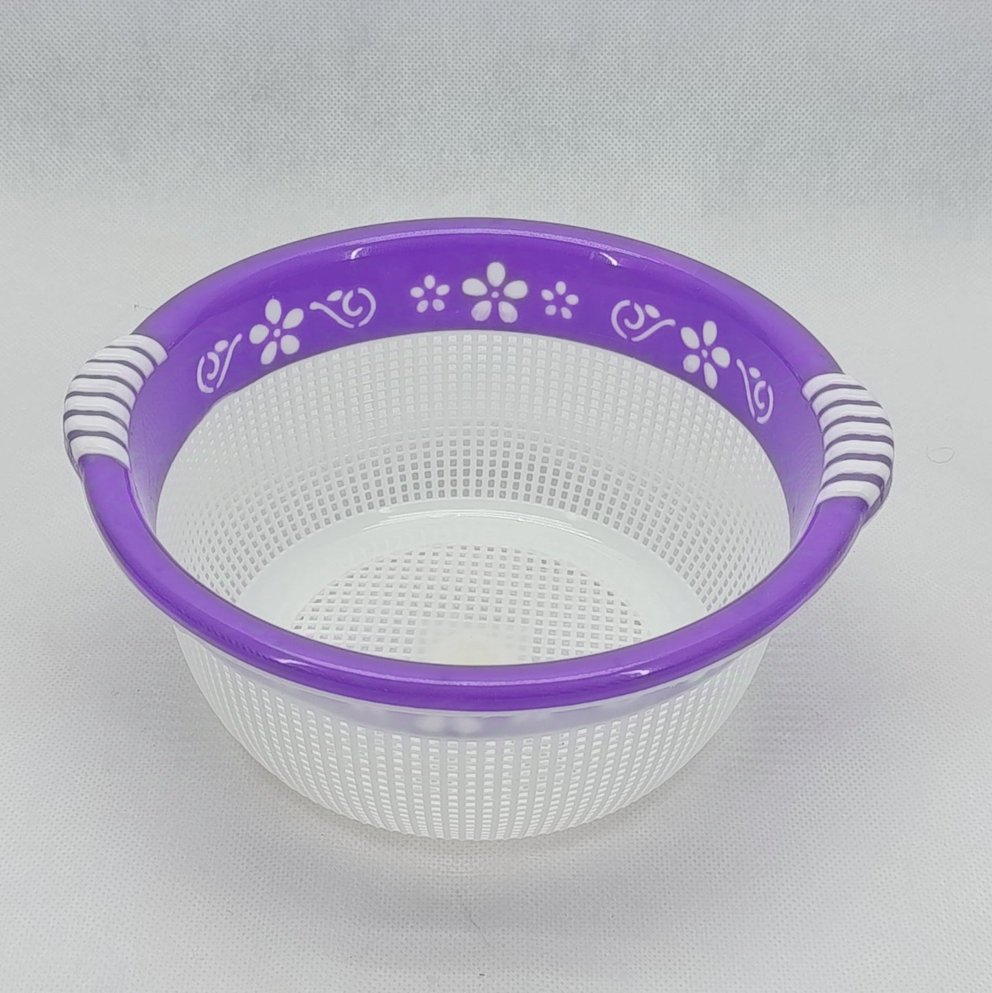 Modern Round Shape Small Size Drain Plastic Basket (Random Colors Will be sent